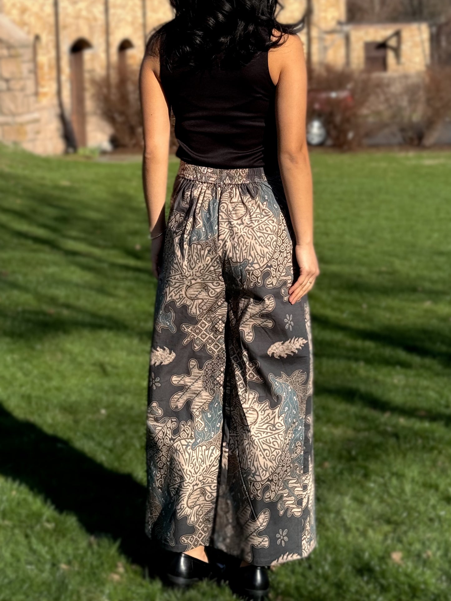 Back view of Avery pants in gray.