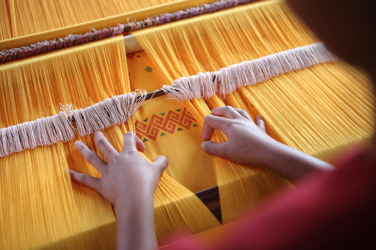 Photo of the making of Tenun Fabric