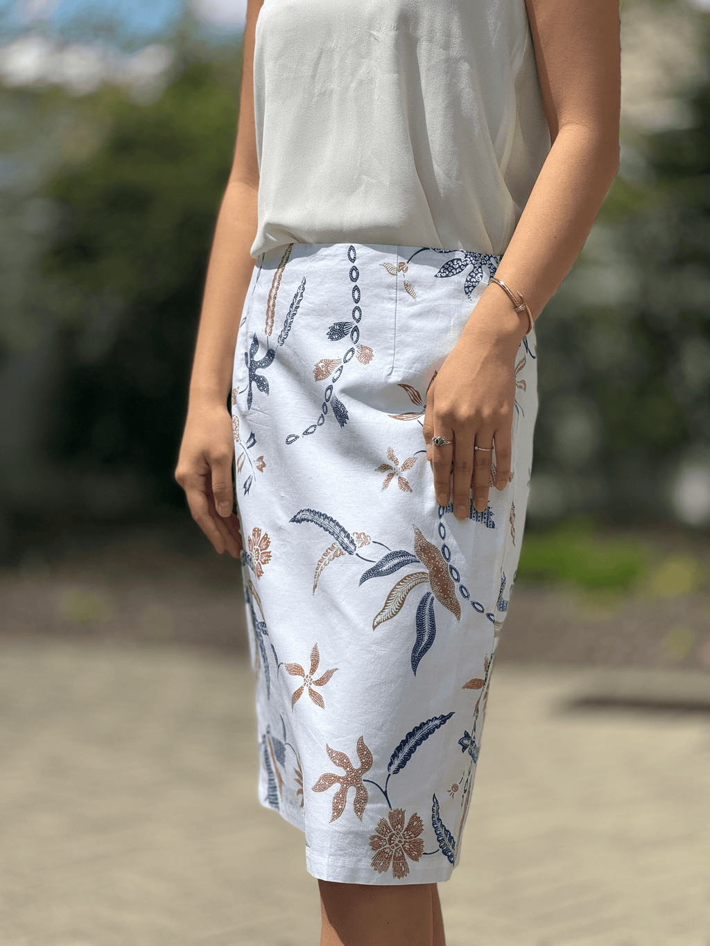 Amaya White Pencil Skirt Detailed Shot - Mutiara Heritage