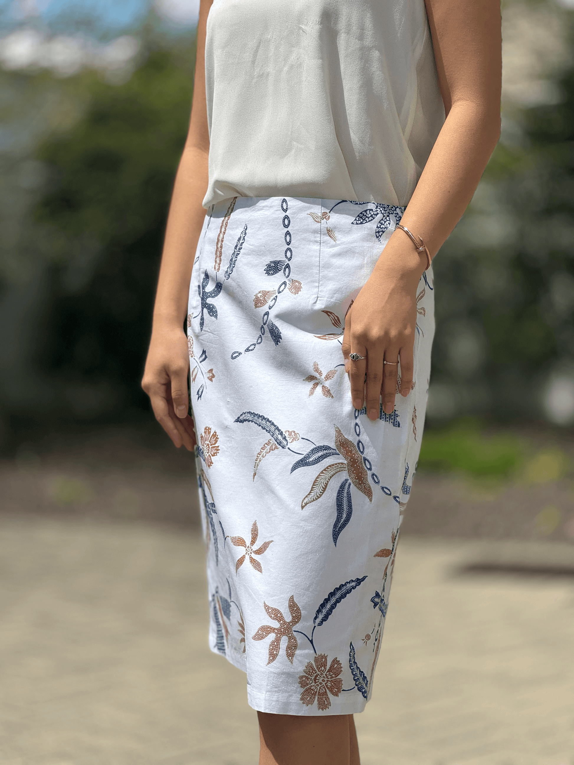 Amaya White Pencil Skirt Detailed Shot - Mutiara Heritage