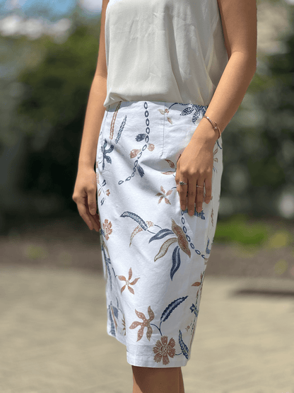 Amaya White Pencil Skirt Detailed Shot - Mutiara Heritage