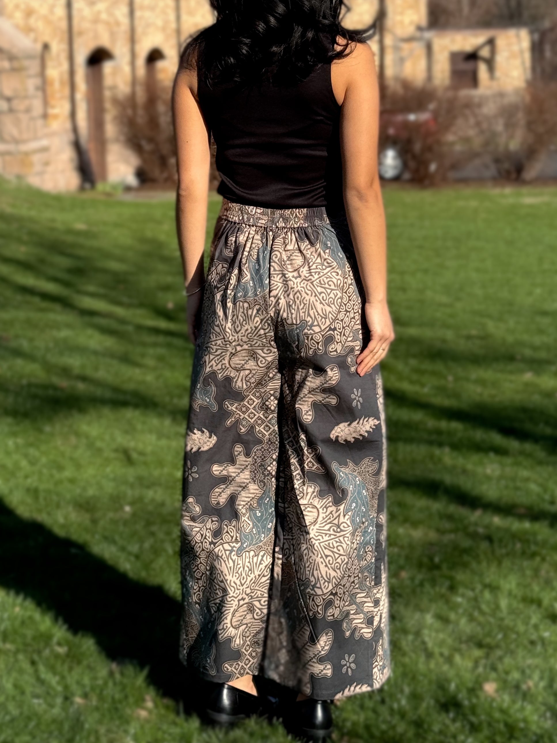 Back view of Avery pants in gray. 