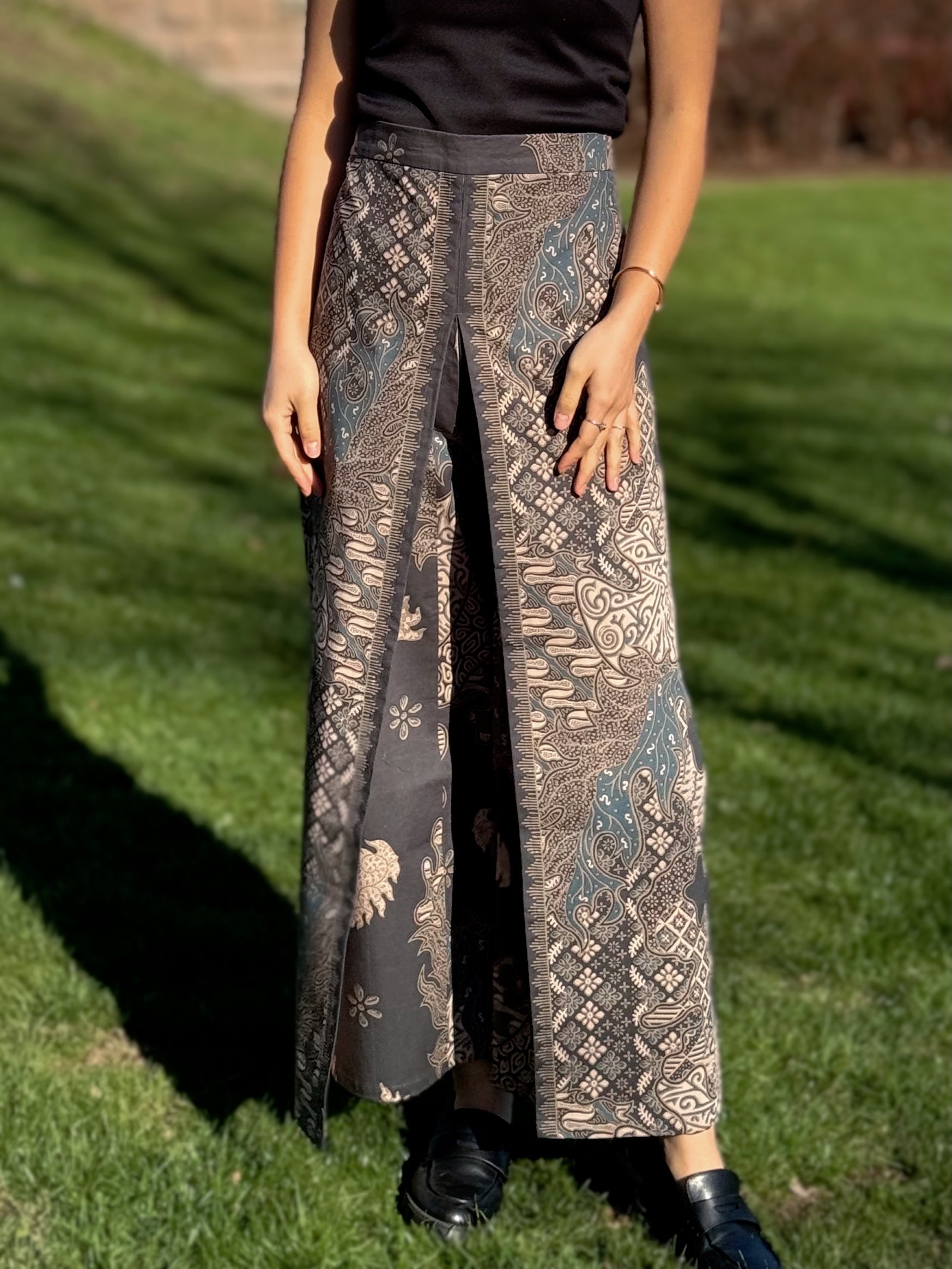 Close up of Avery pants in grey