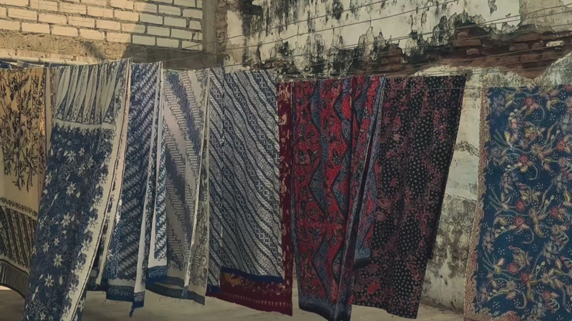 Promotional video of Mutiara Heritage with artisans crafting the products.